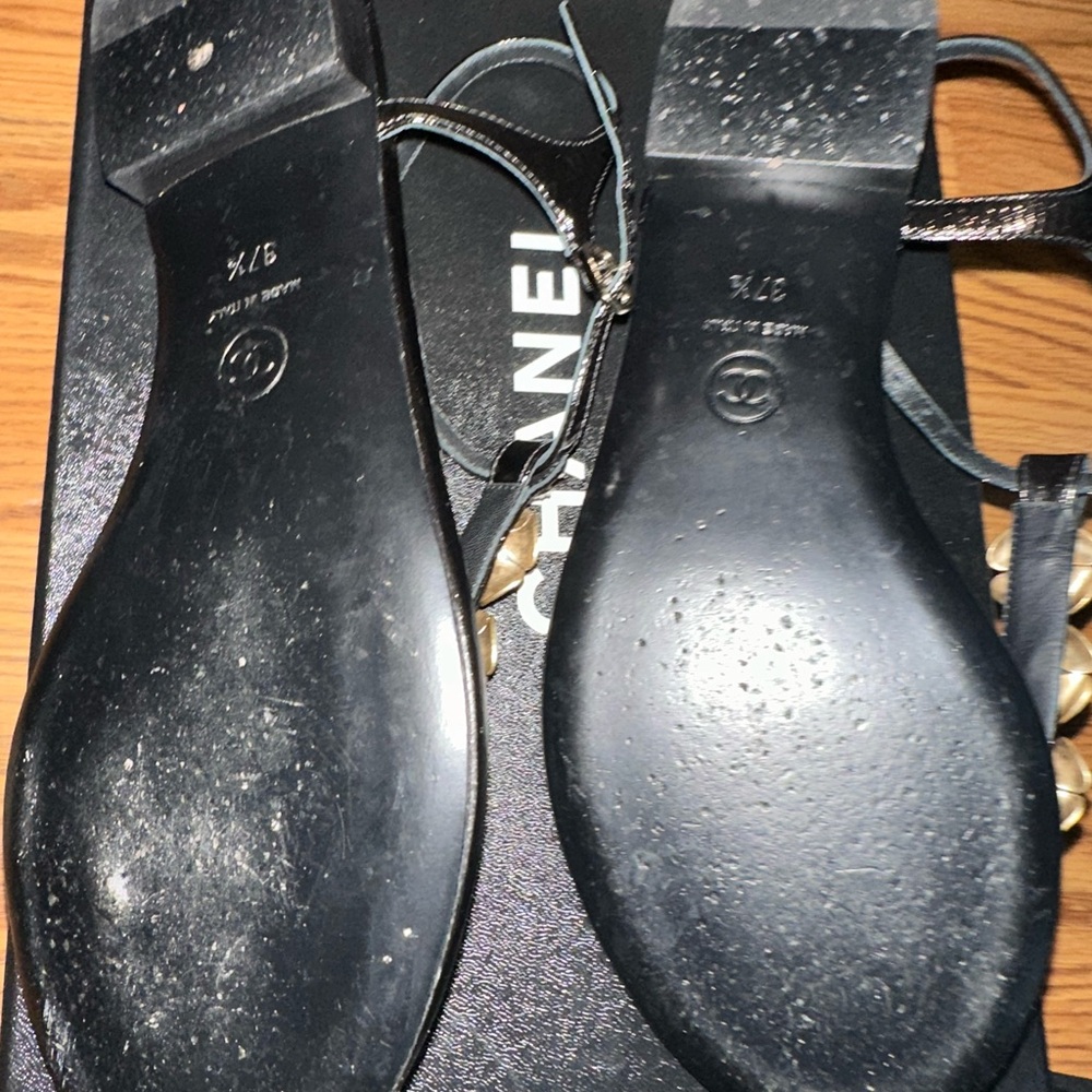CHANEL Black Sandals with White Floral Accent - Picture 3 of 3